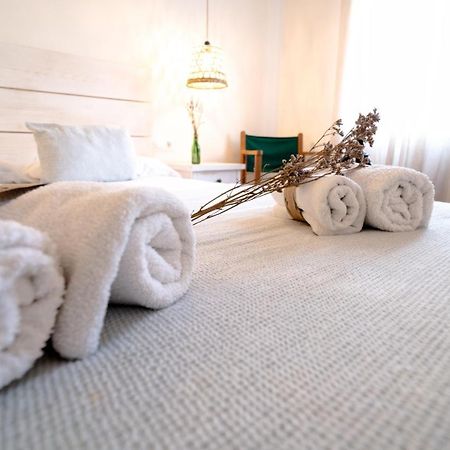 Hostal Sa Posada Set Cales Ciutadella  Exteriör bild