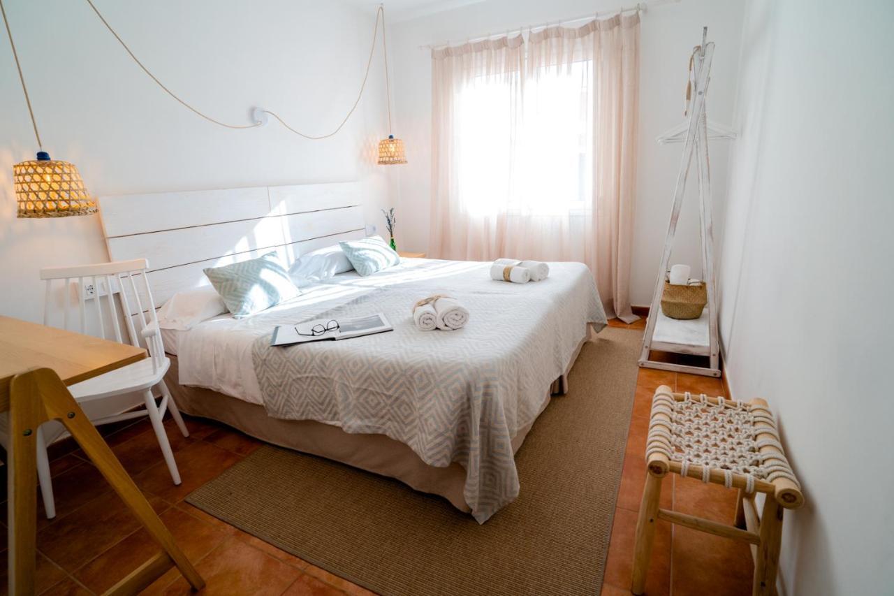 Hostal Sa Posada Set Cales Ciutadella  Exteriör bild