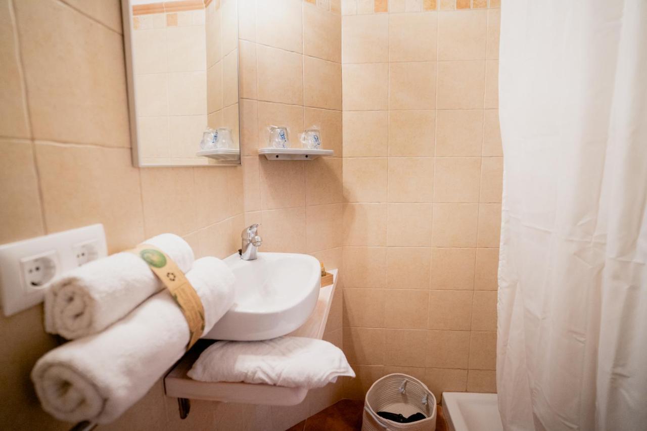 Hostal Sa Posada Set Cales Ciutadella  Exteriör bild